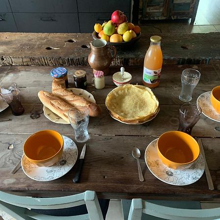 Au Joyeux Lureau Bed & Breakfast Touquin Екстериор снимка